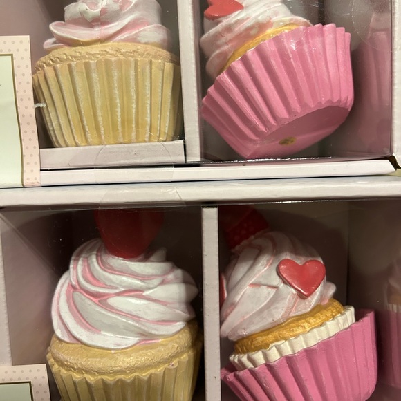 Firm Price ❤️Cupcakes and Cashmere Cupcake Valentines decor for Kitchen Tray - Picture 4 of 4
